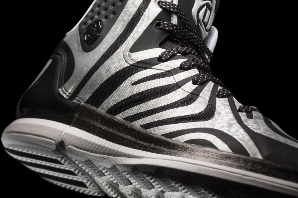 D Rose 4.5 White-White-Black Detail 1 (G99364)