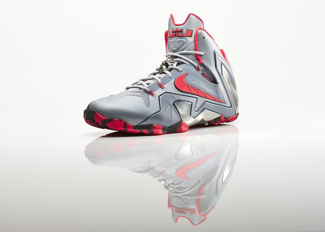 Su14_BB_Lebron11_Elite_642846_001_Return_3qtr_16921_27982