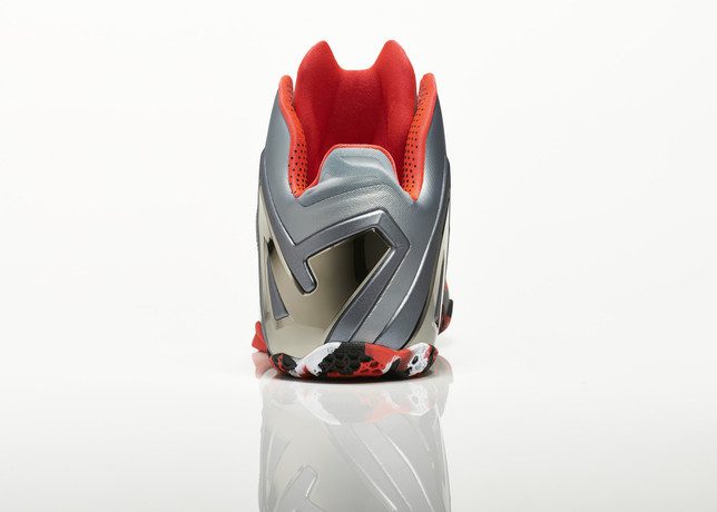 Su14_BB_Lebron11_Elite_642846_001_Return_back_0171_27974