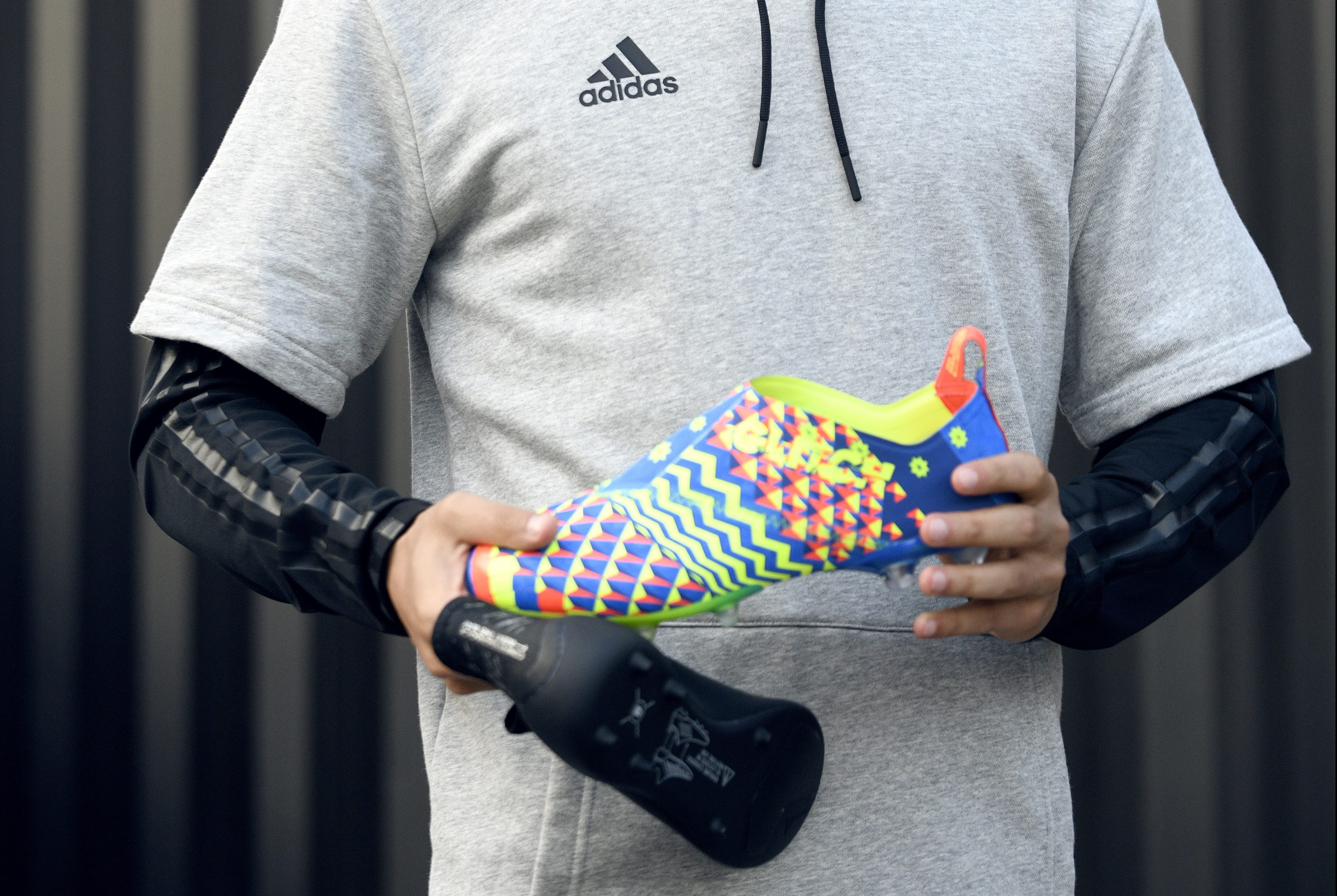 dybala adidas gloves